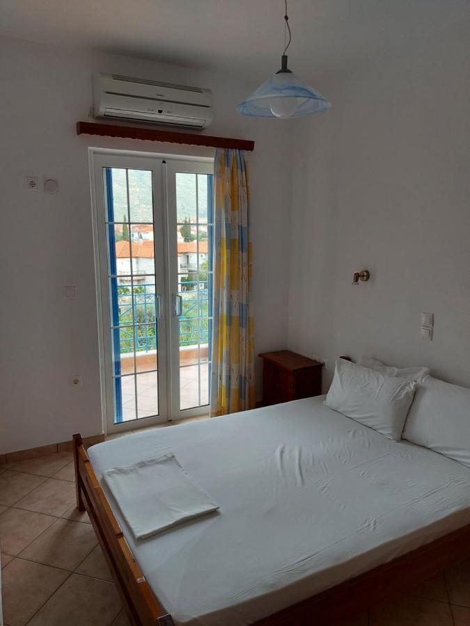 Matina Apartments Tyros Екстер'єр фото