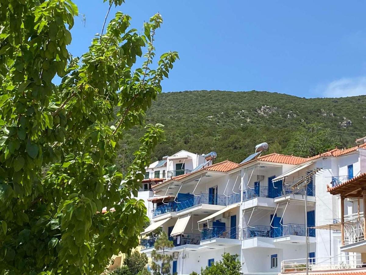 Matina Apartments Tyros Екстер'єр фото