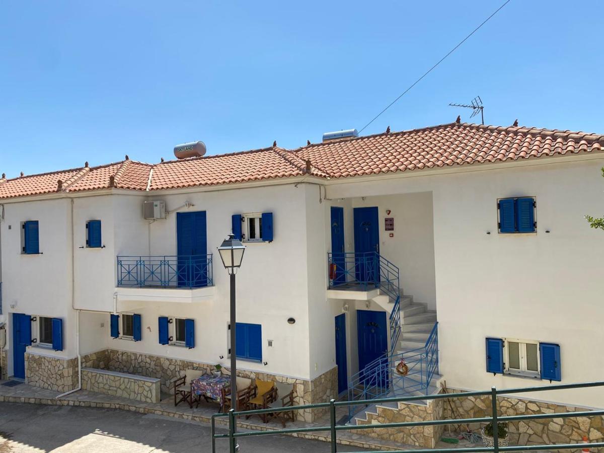 Matina Apartments Tyros Екстер'єр фото